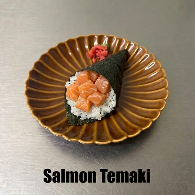 Salmon Temaki.